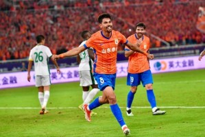 泰山逼平申花！媒体人热议：阻击京沪赢得尊重，被主裁偷走2分